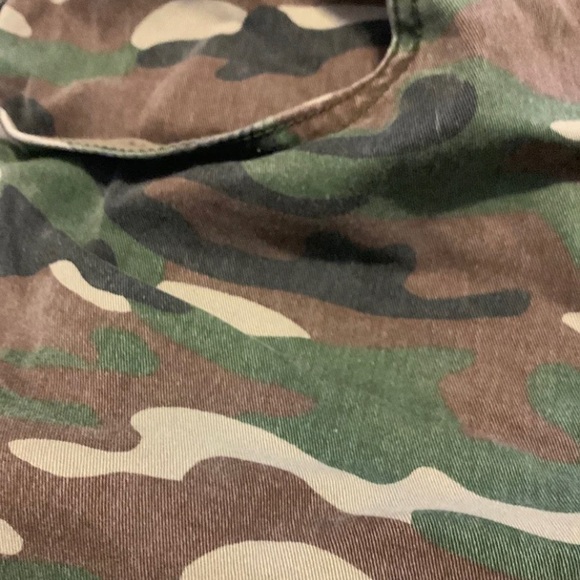 Shorts camouflage womens size 29. Good condition. - Picture 2 of 4